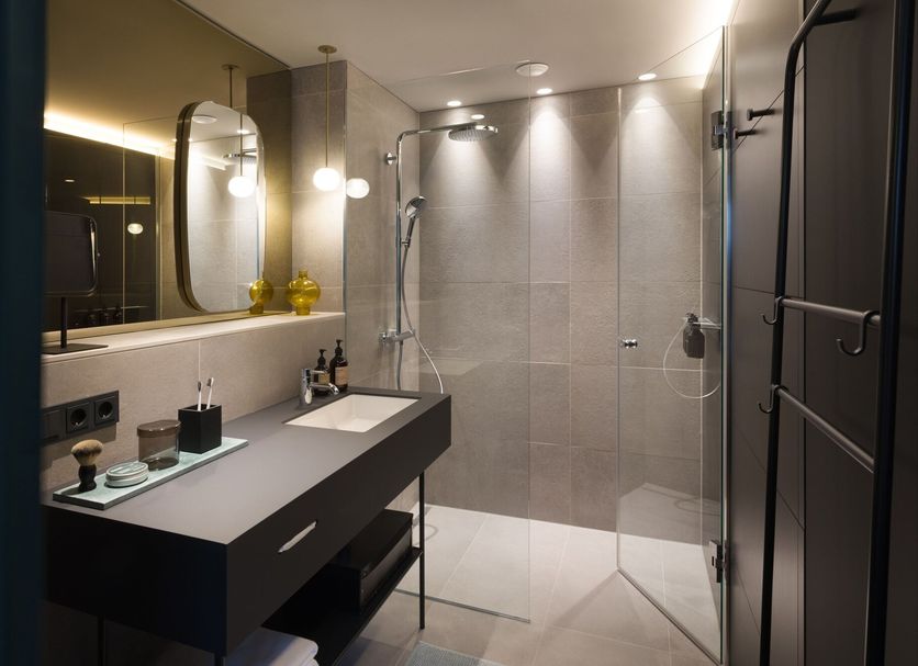 Emilu Design Hotel Stuttgart bathroom with walk-in shower, double vanity and modern mirror lighting