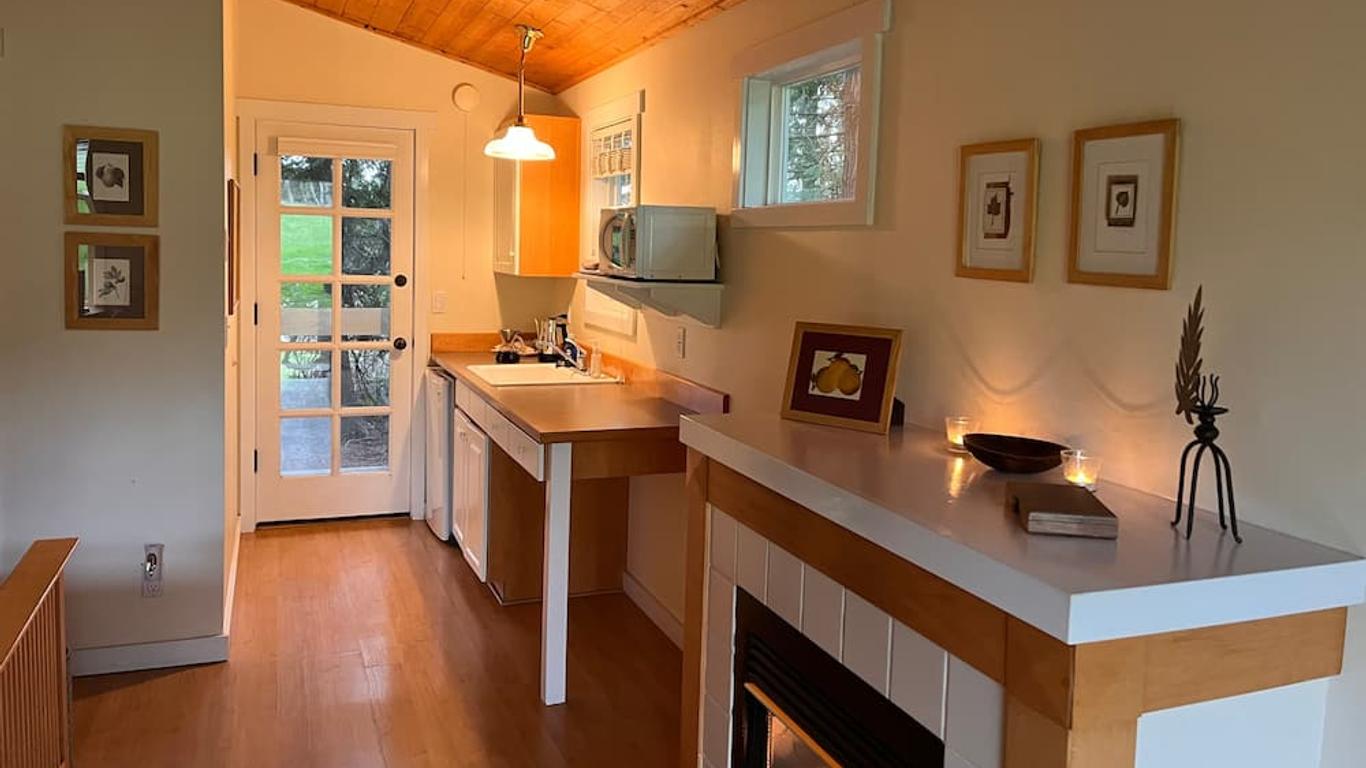 Lopez Farm Cottages & Tent Camping