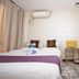 Jiayuan Express Hotel (Shenyang Railway Station Branch) room with twin bed, desk, chair and air conditioner