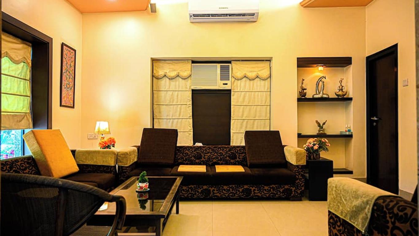 Hotel Cresent - Near Assi Ghat