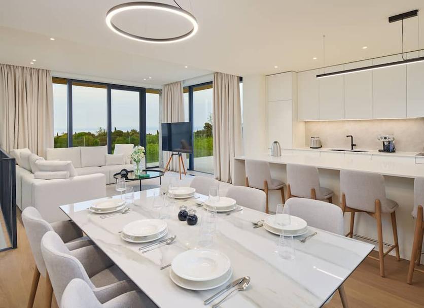 Dining room Photo