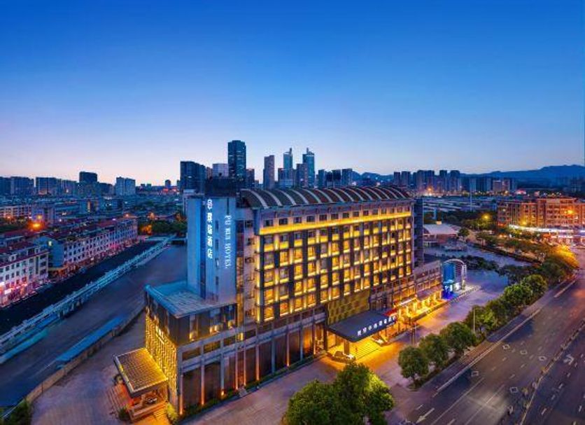 Puruihotel Yongkang in Jinhua, city skyline view with illuminated modern hotel exterior at dusk