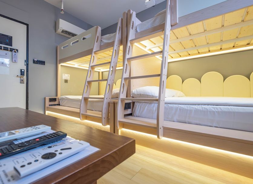 Rest Chinatown Hotel Singapore bunk bed room with ladder beds and under-bed lighting