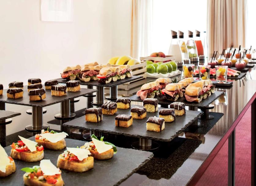 Buffet Photo