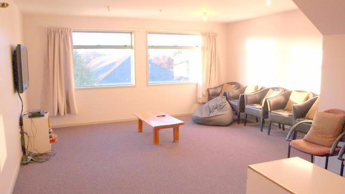 Kiwi House Hostel