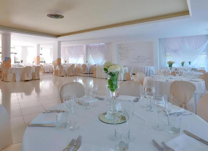 Banquet hall Photo