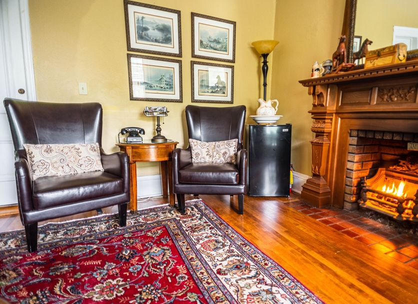 McGee's Inn Ottawa lounge with leather chairs, fireplace, and patterned rug