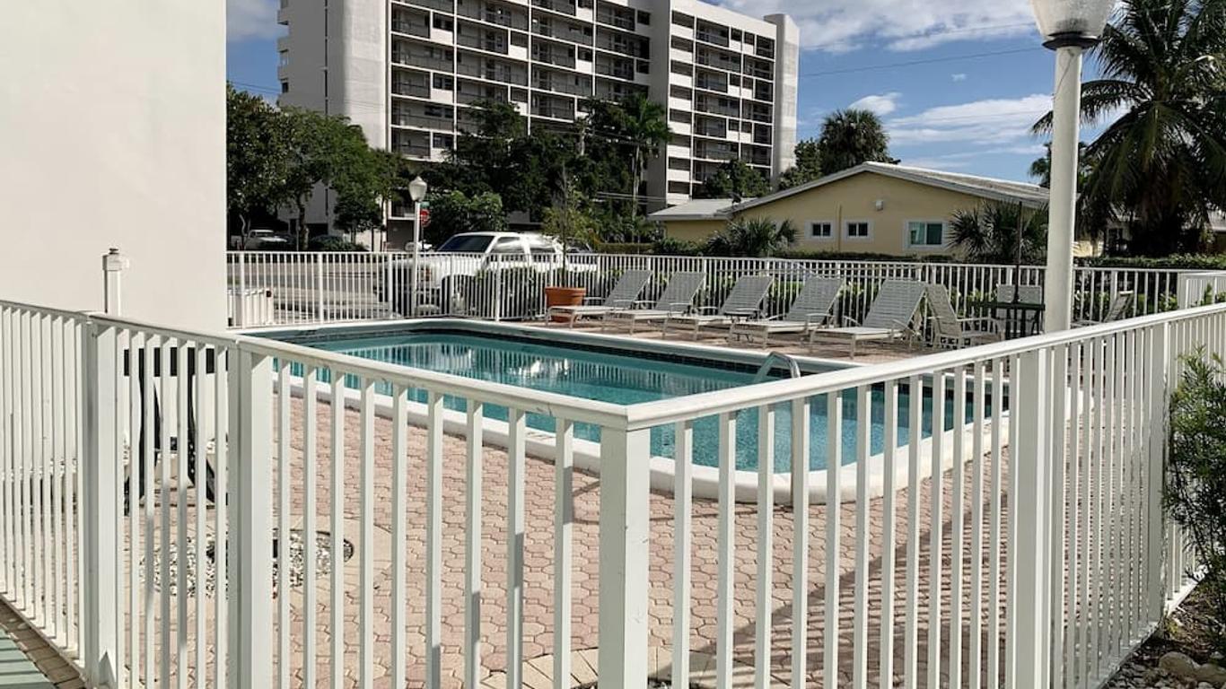 Bayview Regency Apartments By Lowkl
