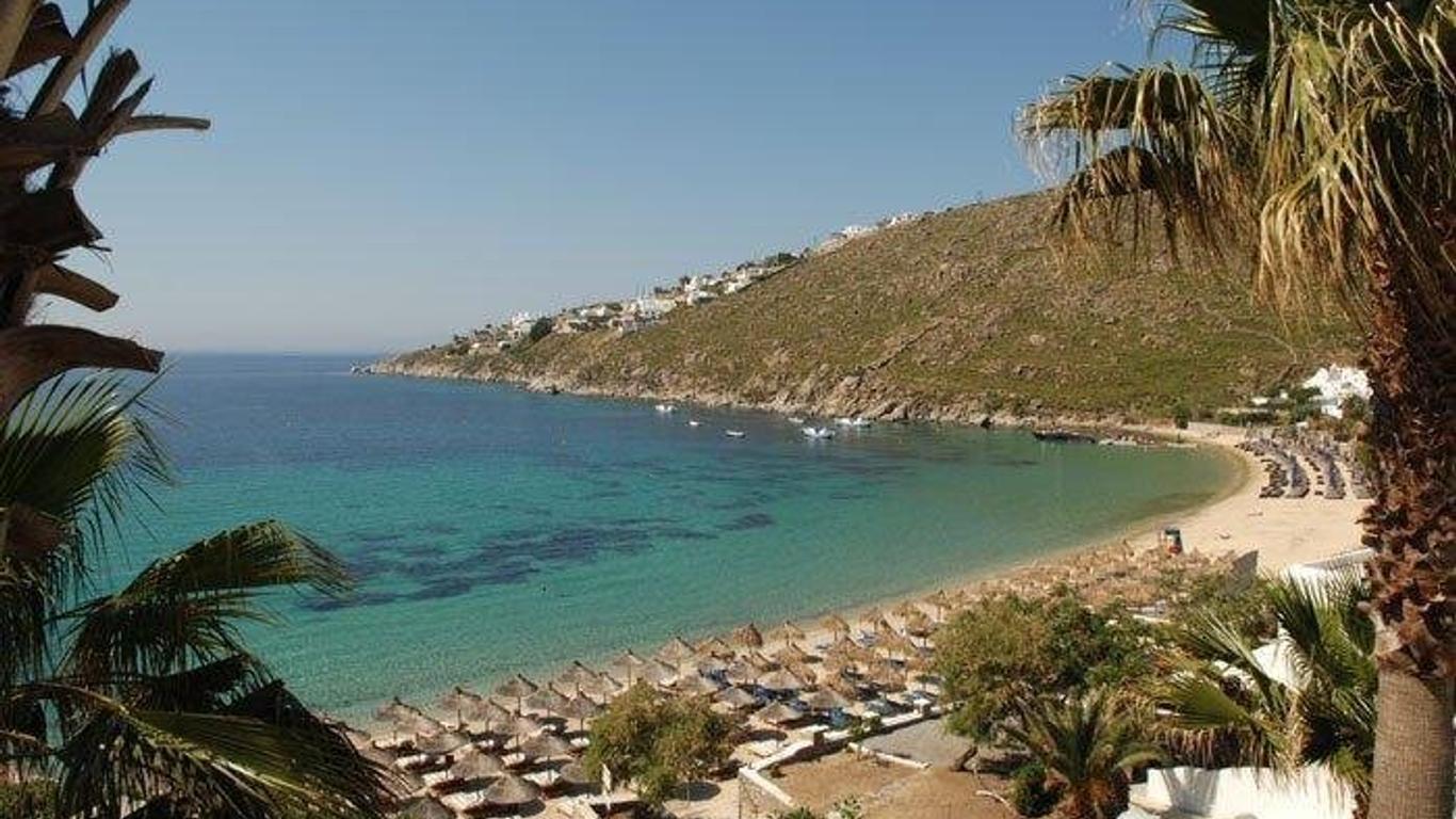 Psarou Beach