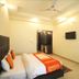 Hotel The Great Ananda, Haridwar: guest room with double bed, wall TV and ceiling fan