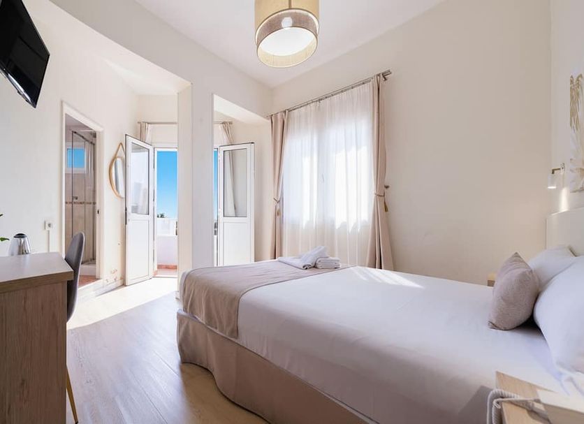 Ura Hotels Boutique Gurea room with twin beds and bright window in Las Palmas de Gran Canaria