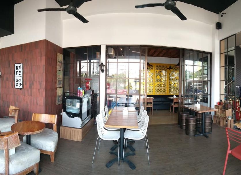 Malang City Boulevard in Malang lobby seating area with tables, chairs, and open lounge interior