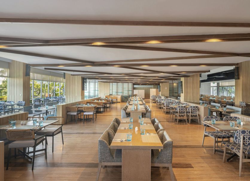 Centara Life Government Complex Hotel & Convention Centre Chaeng Watthana restaurant in Bangkok with large dining area