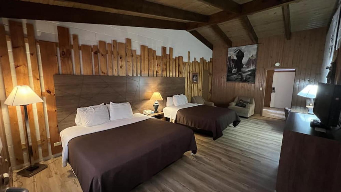Smoky Falls Lodge