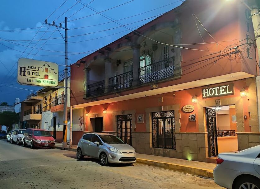Hotel Casa La Gran Señora in Tequila, street view of the hotel exterior at dusk