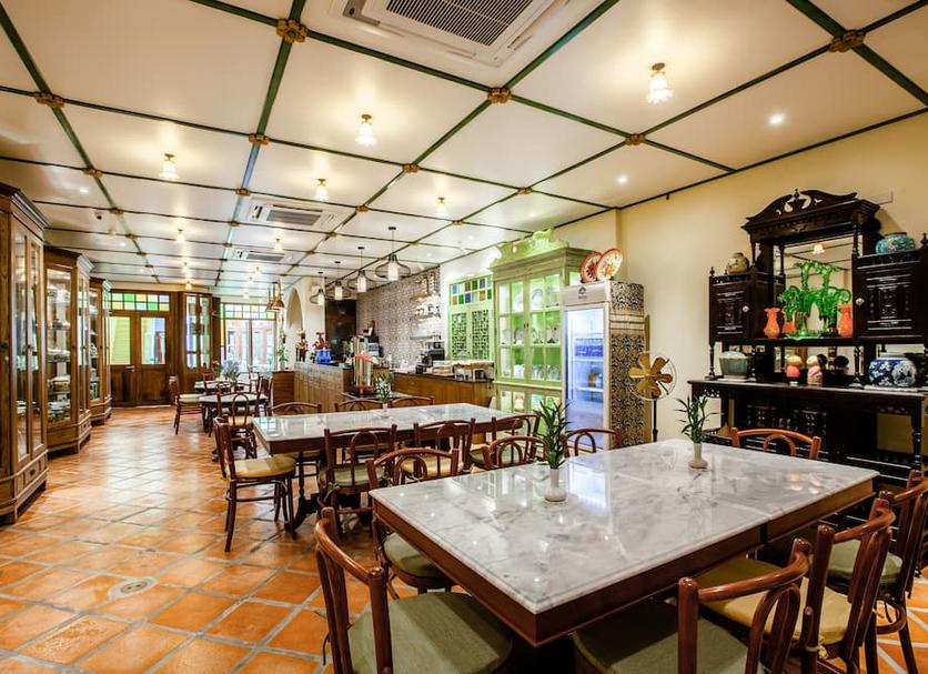Restaurant Photo