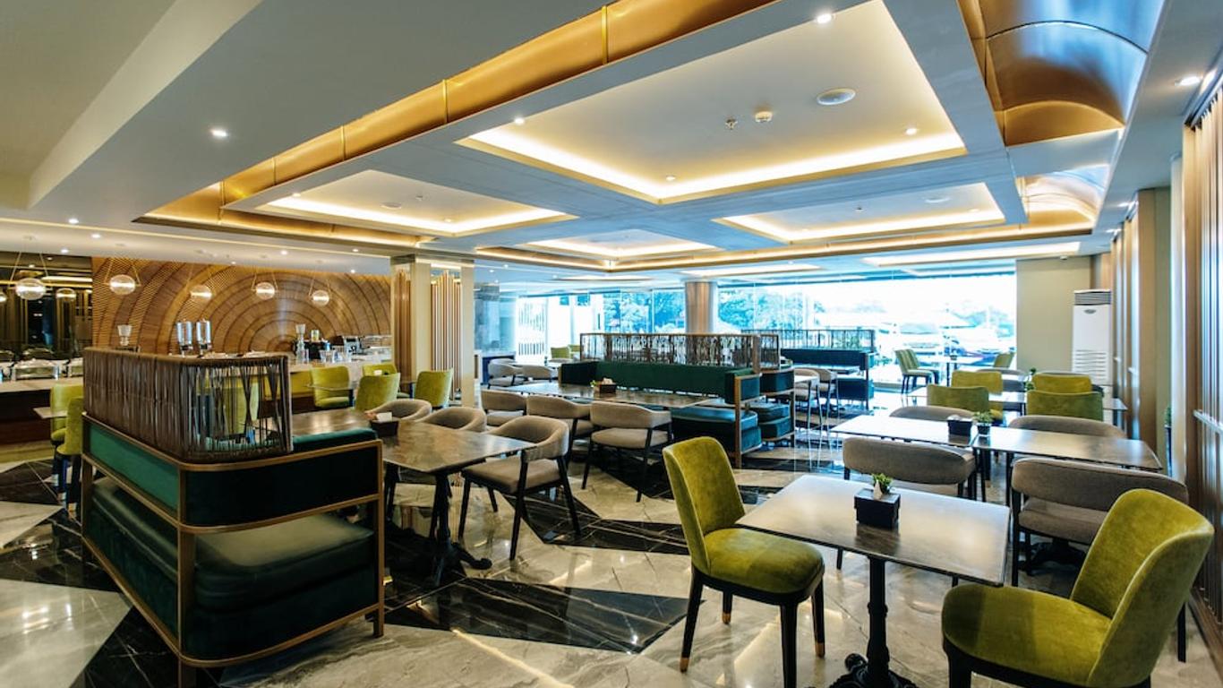 Zuri Hotel