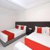 Kenyalang Suite, Miri: simple twin guest room with white beds and red accents