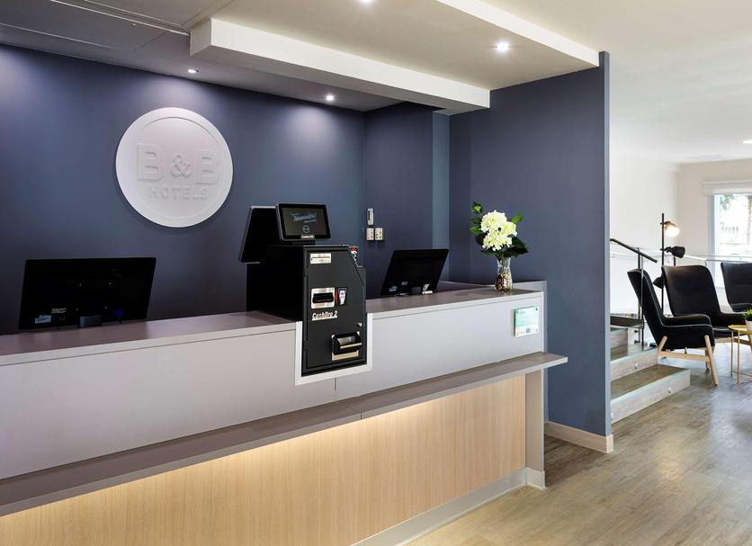 Front desk Photo