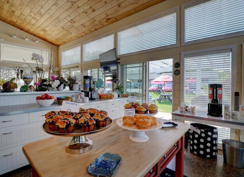 Buffet Photo