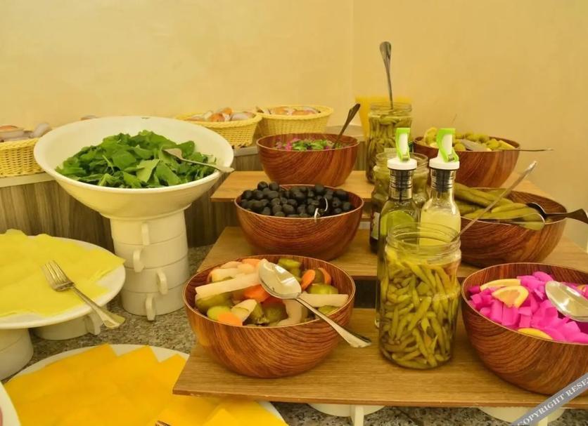 Buffet Photo