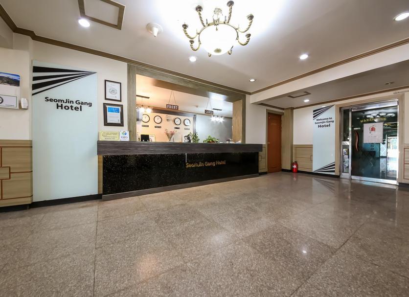 Front desk Photo