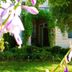 Gatekeeper's Retreat in Niagara-on-the-Lake, ivy-covered inn with garden and hanging pink flowers
