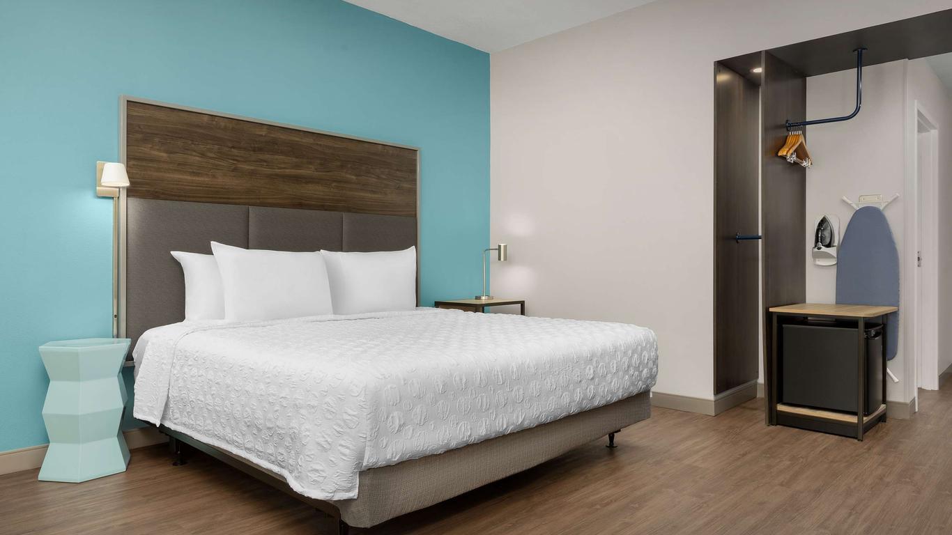 Tru by Hilton Jacksonville West I 295