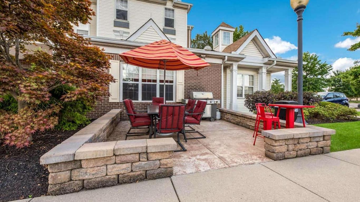 Birch Hills Suites - Blue Ash