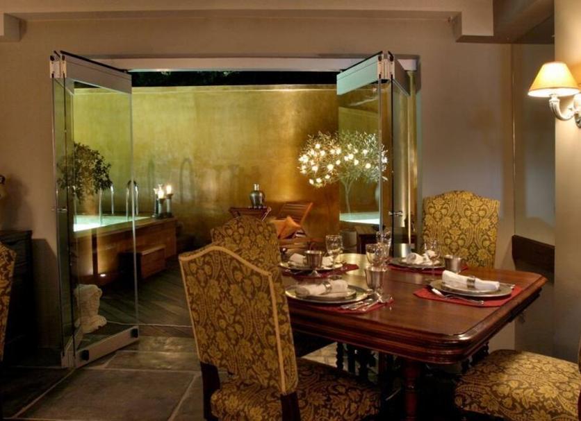 Dining room Photo