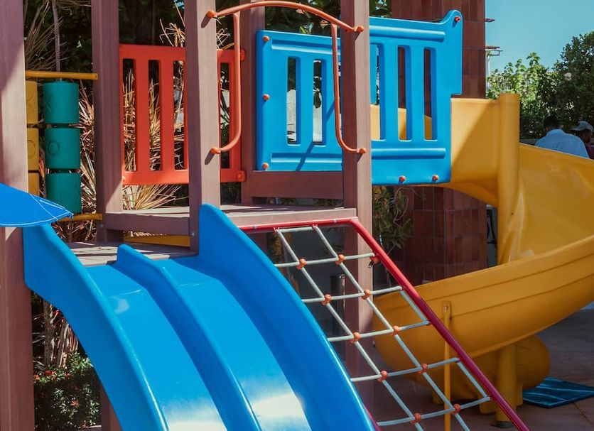 Hotel Paradiso del Sol in Cabo Frio with colorful kids' playground slides and climbing structure