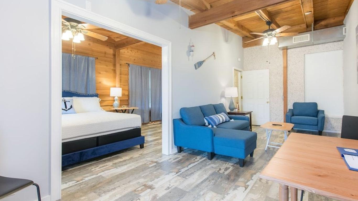 Darien Dockside Inn