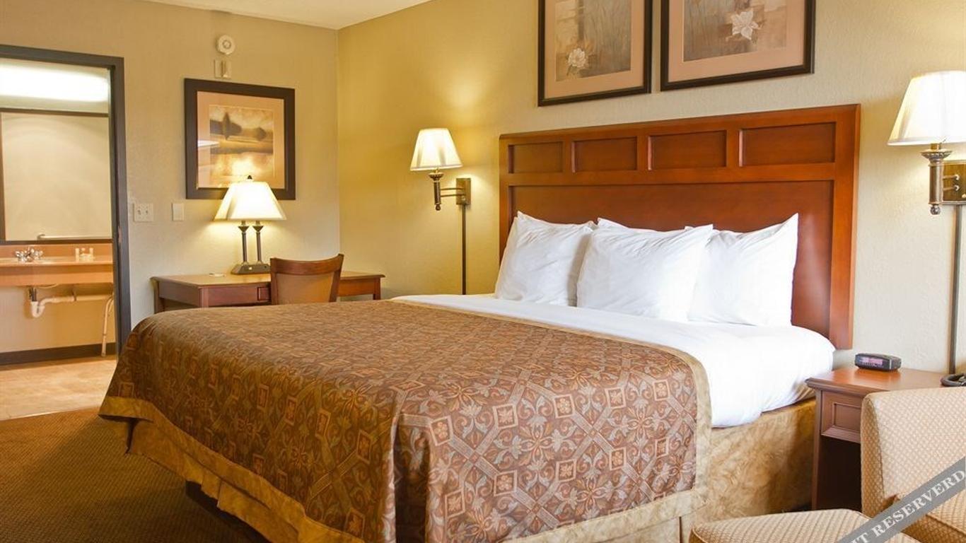 Greenstay Hotel & Suites