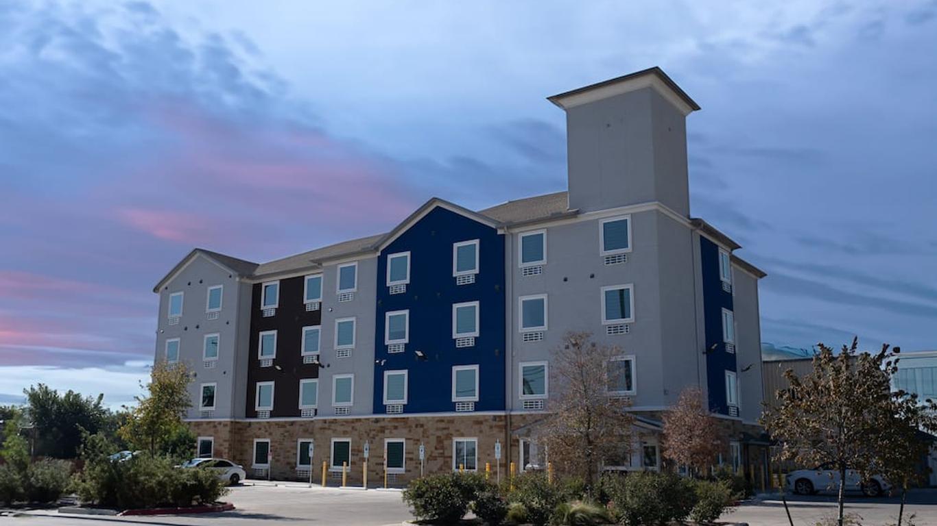 Texas Bungalows Hotel and Hotel Que at i35 Austin Pflugerville