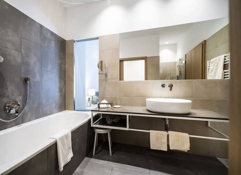 Post Hotel - Tradition & Lifestyle Adults Only bathroom with tub, walk-in shower, and vessel sink in San Candido