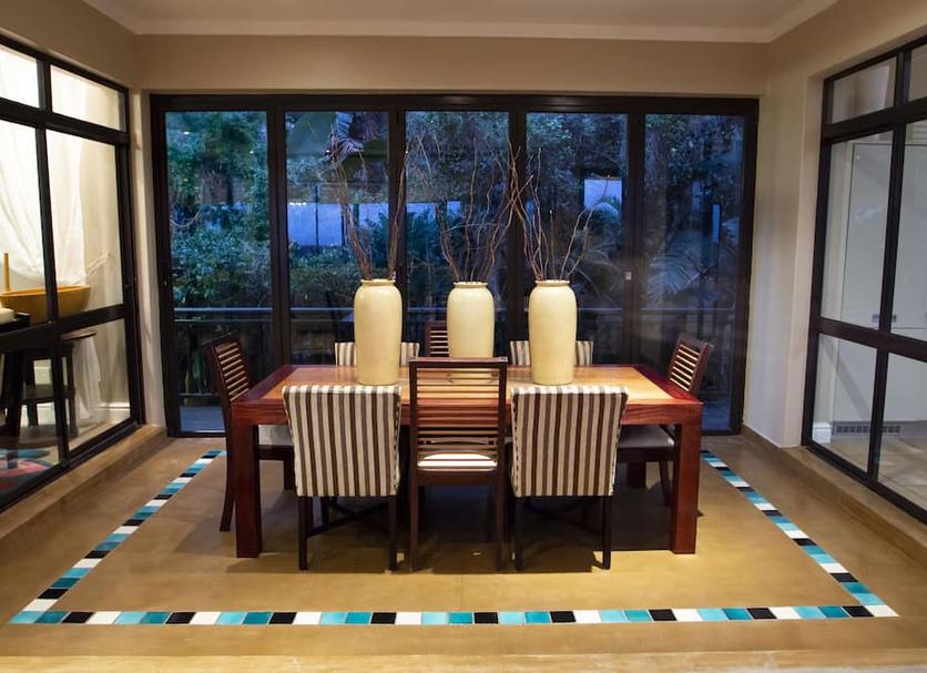 Dining room Photo