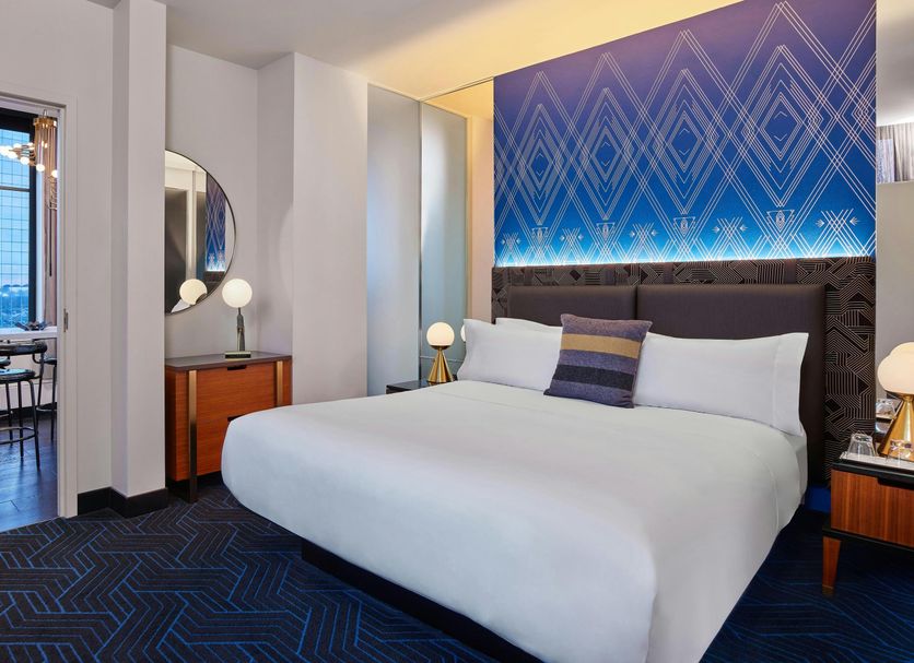 W Minneapolis - The Foshay guest room with king bed and city-view windows in Minneapolis