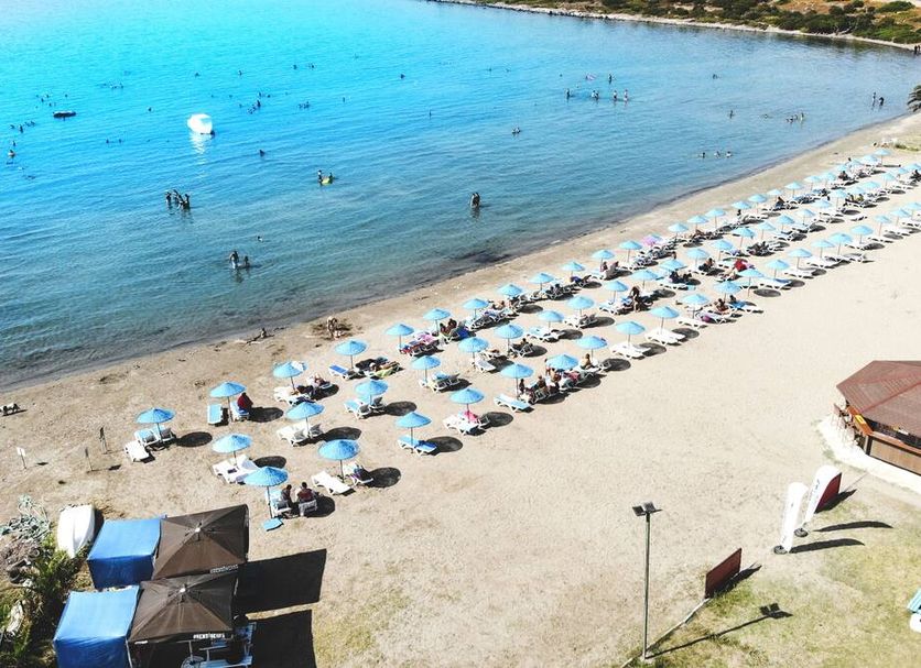 Akay Garden Family Club in Ildir, beachfront with sun loungers, umbrellas and swimmers in clear blue sea