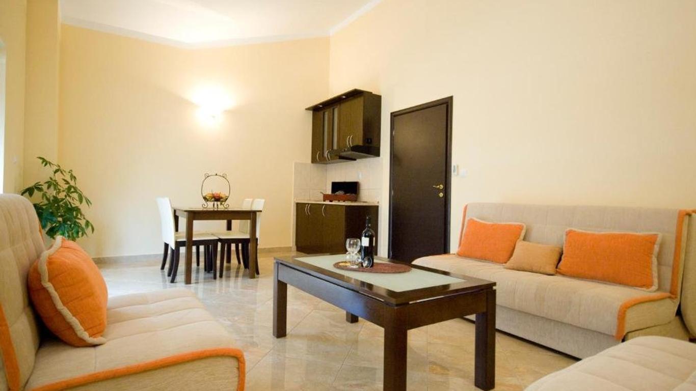 Contessa Apartments