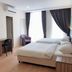 Tumike Hotel Bentong room with twin beds, desk, chair and large window in Bentong