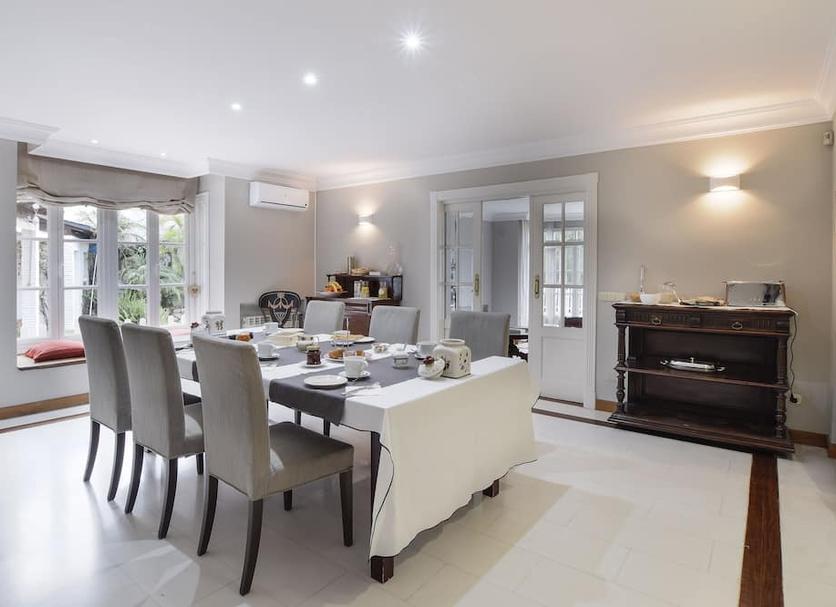 Dining room Photo