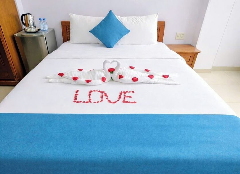 Thien Duong Hotel Hue room with heart-shaped towel arrangement and LOVE bed decoration in Hue