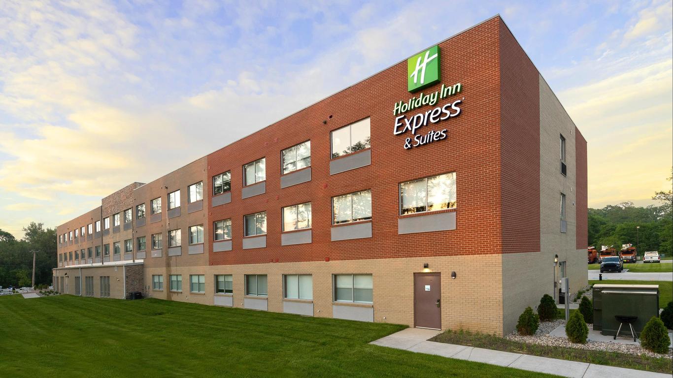 Holiday Inn Express & Suites Portage