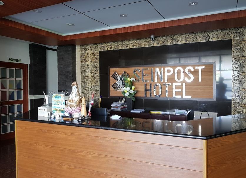 Front desk Photo