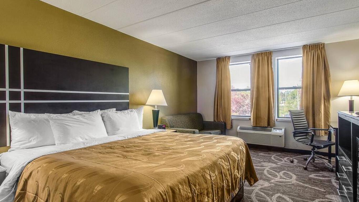 La Casa Inn & Suites-Middleboro