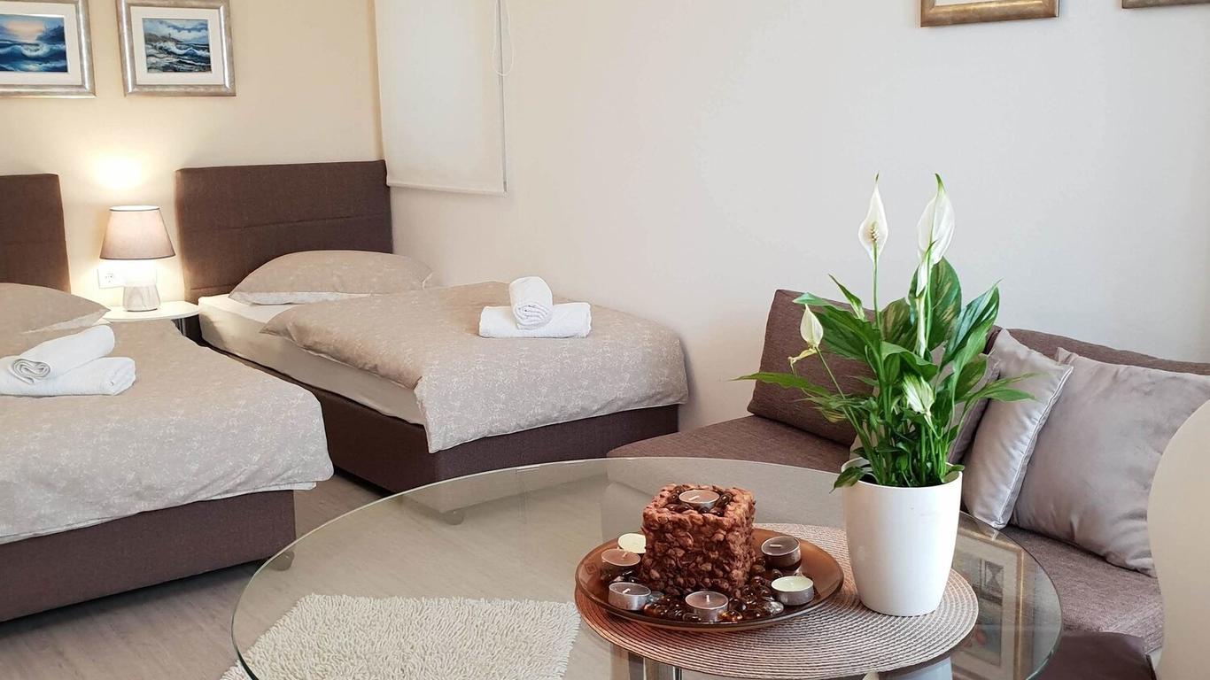 Apartments & Rooms Petra