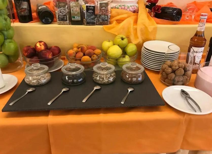 Buffet Photo