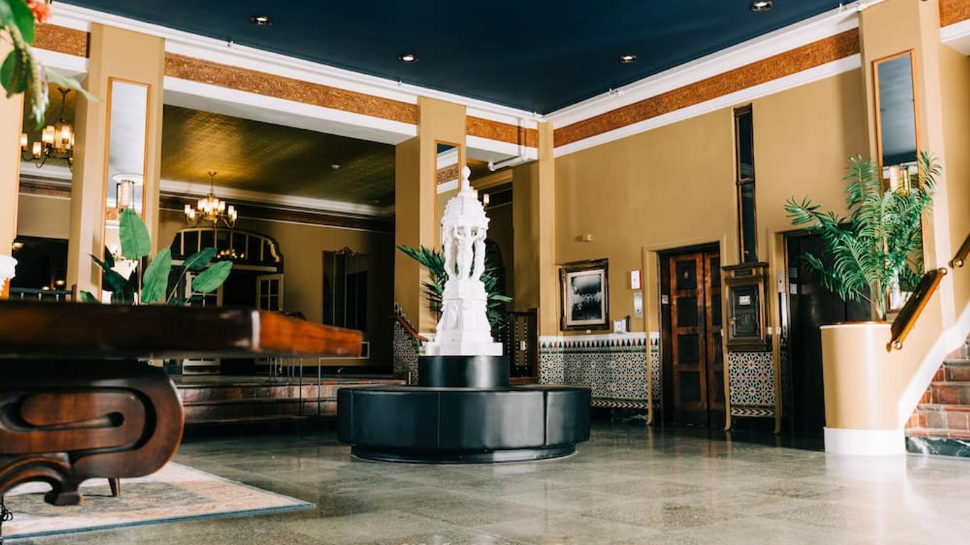 Hotel Leo