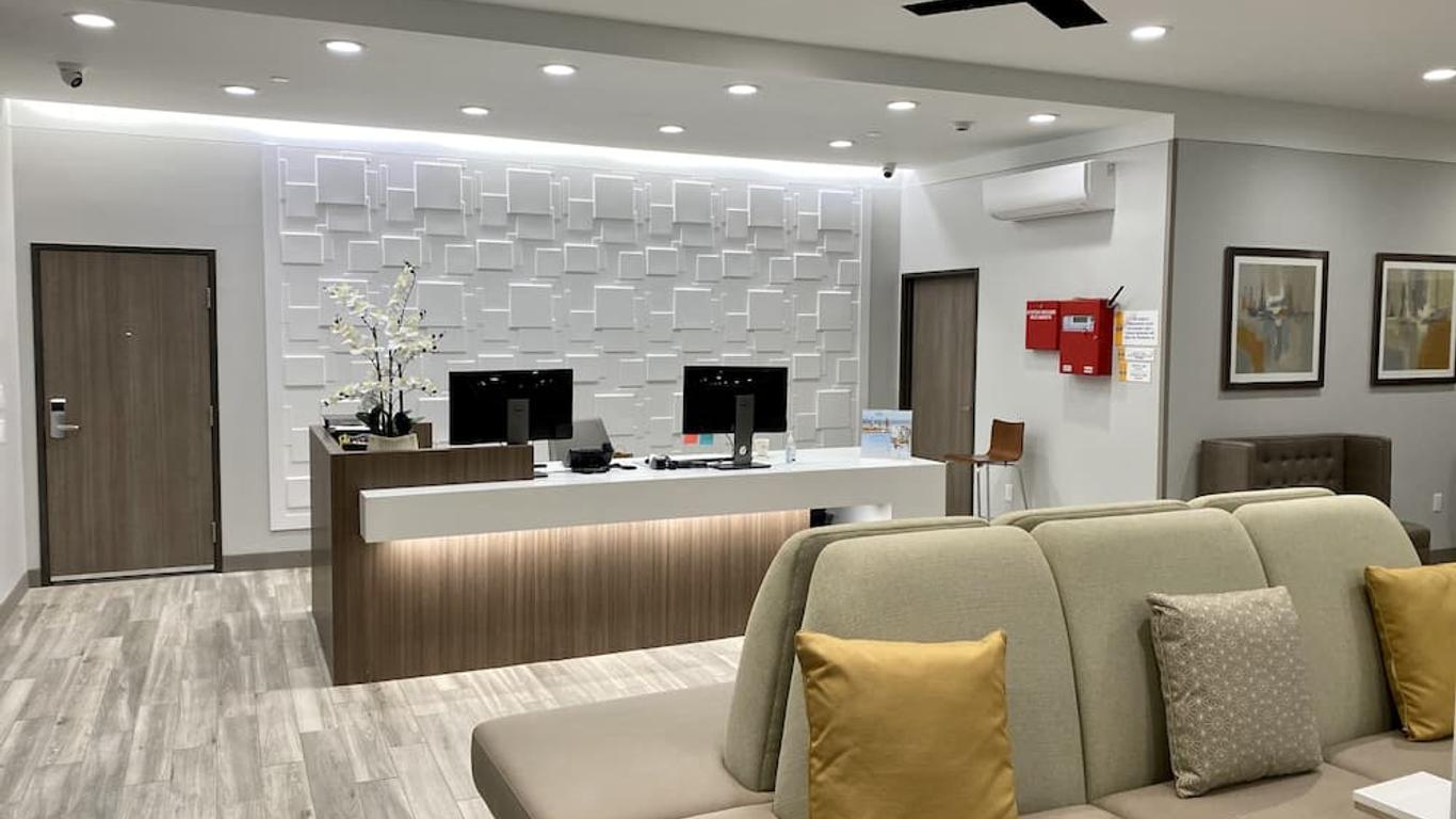 Days Inn & Suites by Wyndham Beaumont West / I-10 & Walden