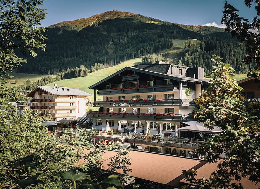 Der Gollinger in Hinterglemm with mountain views and balconies overlooking a forested hillside